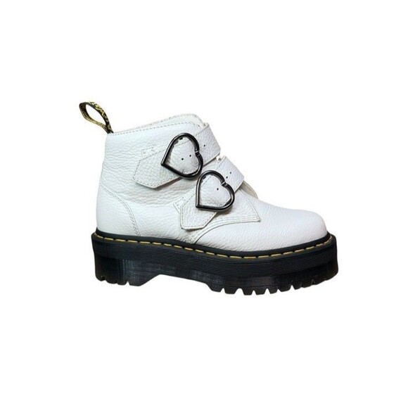 DR MARTENS Devon Heart Womens Size 7 White Leather Buckle Platform Boot Shoes - Picture 1 of 10